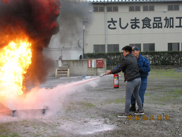 実習生の研修風景　消防訓練